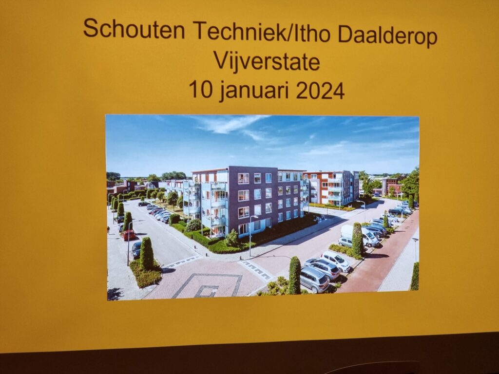 Uitleg bij Vijverstate over warmte- en koudeopslag door Schouten Techniek en Litho Daalderop