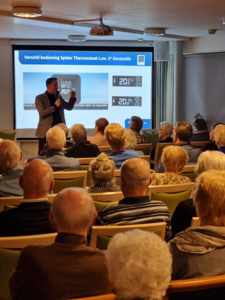 Uitleg bij Vijverstate over warmte- en koudeopslag door Schouten Techniek en Litho Daalderop