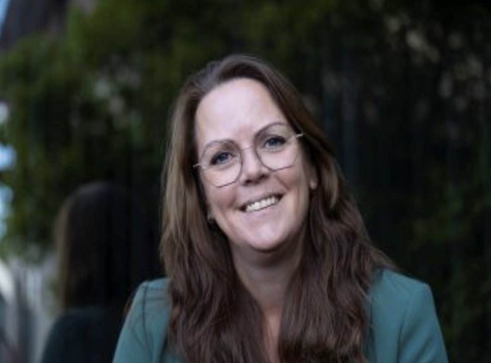 Claudia Heerens, wijkleermakelaar binnen een Wijkleercentrum.